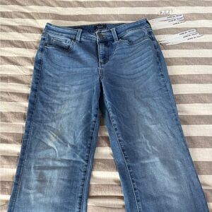 Flattering and comfortable NYDJ Marilyn Straight Jeans in size US 10 💙